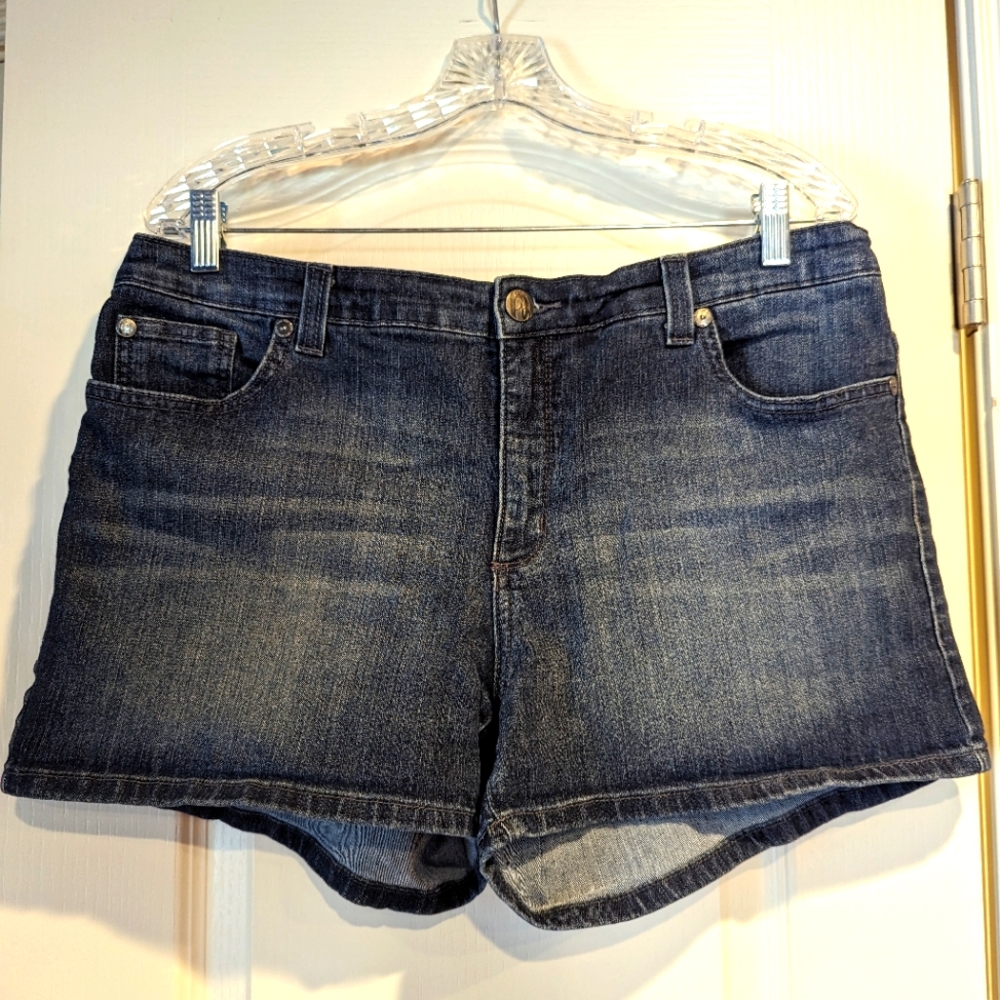 NINE WEST SANTA MONICA DENIM SHORTS. 14